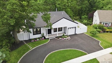 Welcome to 378 Lakeshore Boulevard, a spectacular fully - photo 1