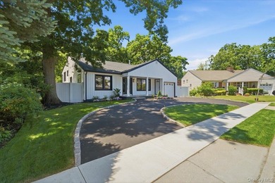 Welcome to 378 Lakeshore Boulevard, a spectacular fully - photo 3