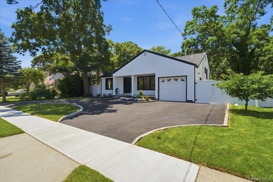 Welcome to 378 Lakeshore Boulevard, a spectacular fully - photo 5