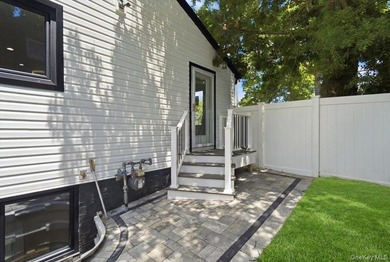 Welcome to 378 Lakeshore Boulevard, a spectacular fully - photo 7