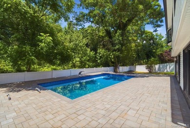 Welcome to 378 Lakeshore Boulevard, a spectacular fully - photo 8