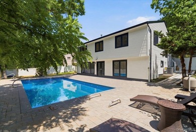 Welcome to 378 Lakeshore Boulevard, a spectacular fully - photo 9