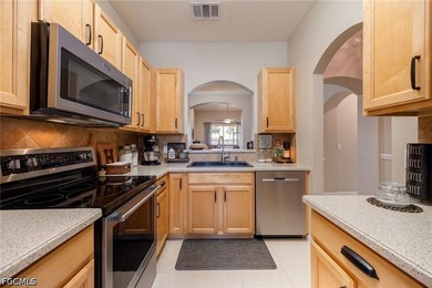 Welcome to this well-maintained 3 bedroom, 2.5 bath townhome - photo 8