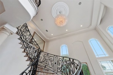 Extraordinary custom estate offering 5,316 sq. ft. of elegant - photo 12