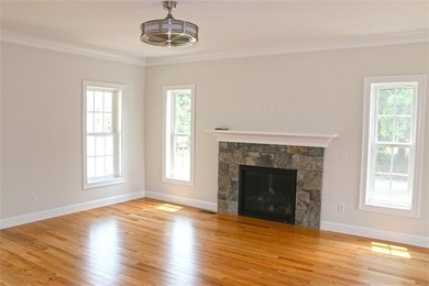 Recently completed new quality built and designed colonial home - photo 4