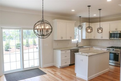 Recently completed new quality built and designed colonial home - photo 7