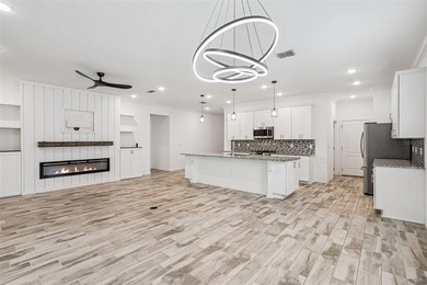 Welcome home to this beautifully maintained 2023-built residence - photo 8