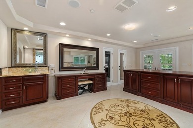 Extraordinary custom estate offering 5,316 sq. ft. of elegant - photo 36