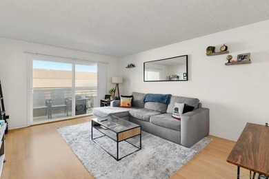 Walking distance to the beach and the bay! What a fantastic - photo 6