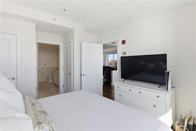 Set high above the shoreline in the prestigious Carnegie Tower - photo 11