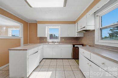 3497 Hickory Blvd in Hudson, North Carolina presents an - photo 14