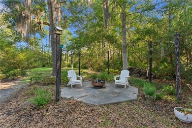 This 3-bedroom, 2-bath home offers a spacious living area - photo 27