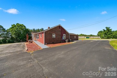 3497 Hickory Blvd in Hudson, North Carolina presents an - photo 42