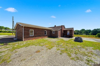 3497 Hickory Blvd in Hudson, North Carolina presents an - photo 44