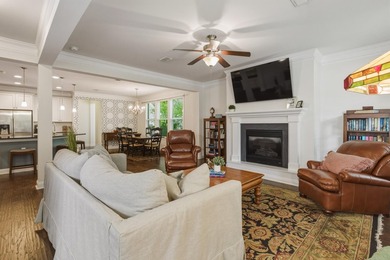 Nestled right in the heart of a high-energy, lively neighborhood - photo 6