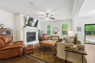 Nestled right in the heart of a high-energy, lively neighborhood - photo 7