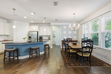 Nestled right in the heart of a high-energy, lively neighborhood - photo 9