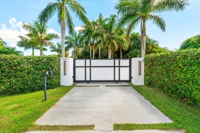 Jupiter waterfront paradise! This 3BR/3.5BA CBS home with office - photo 1