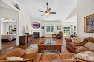 Sought-after, all-brick ranch-style home featuring 4 bedrooms, 3 - photo 14