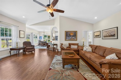 Sought-after, all-brick ranch-style home featuring 4 bedrooms, 3 - photo 15