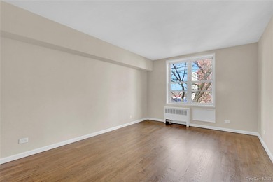 Move right in to this renovated Co-op w/ new kitchen, new - photo 16