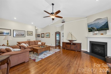 Sought-after, all-brick ranch-style home featuring 4 bedrooms, 3 - photo 17