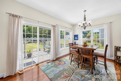 Sought-after, all-brick ranch-style home featuring 4 bedrooms, 3 - photo 19