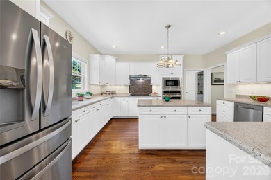 Sought-after, all-brick ranch-style home featuring 4 bedrooms, 3 - photo 20