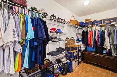 OWNER MOTIVATED! . This inviting property features an open floor - photo 21