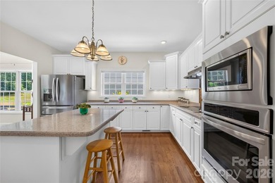 Sought-after, all-brick ranch-style home featuring 4 bedrooms, 3 - photo 22