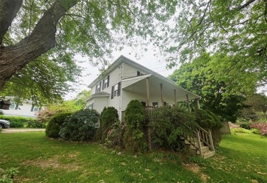 Charming well maintained 3-Bed, 2-Bath Home with Distant Water - photo 2