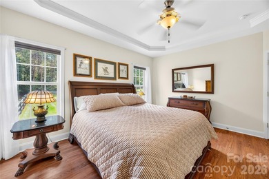 Sought-after, all-brick ranch-style home featuring 4 bedrooms, 3 - photo 24