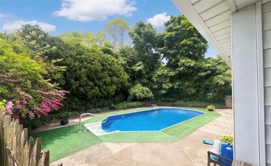 Charming well maintained 3-Bed, 2-Bath Home with Distant Water - photo 4