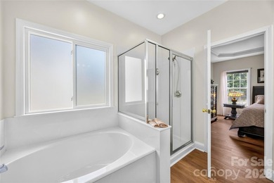 Sought-after, all-brick ranch-style home featuring 4 bedrooms, 3 - photo 26