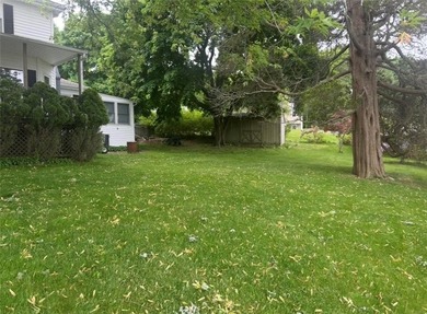 Charming well maintained 3-Bed, 2-Bath Home with Distant Water - photo 7