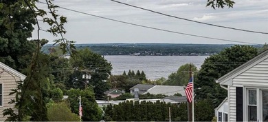 Charming well maintained 3-Bed, 2-Bath Home with Distant Water - photo 8