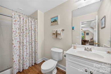 Sought-after, all-brick ranch-style home featuring 4 bedrooms, 3 - photo 30
