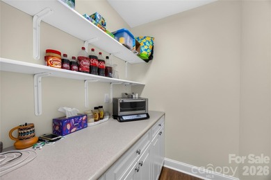 Sought-after, all-brick ranch-style home featuring 4 bedrooms, 3 - photo 33
