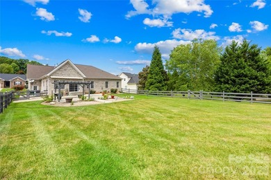 Sought-after, all-brick ranch-style home featuring 4 bedrooms, 3 - photo 40