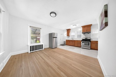 This classic Colonial on a private mid-block lot in Flushing - photo 5