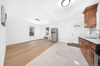 This classic Colonial on a private mid-block lot in Flushing - photo 7
