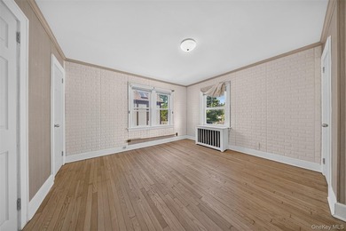 This classic Colonial on a private mid-block lot in Flushing - photo 10