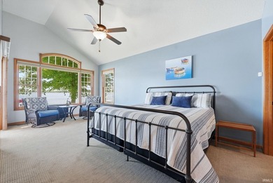 LAKEFRONT 4 bedrooms, 3 full baths with a wonderful view on - photo 12