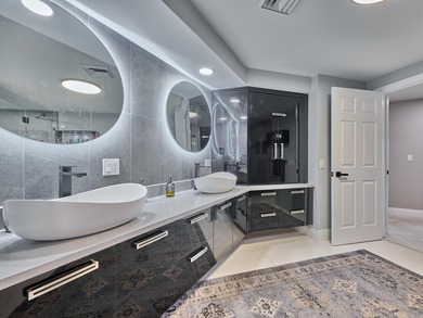 Luxurious Move-in Ready, Fully Updated Waterfront Condo in - photo 16