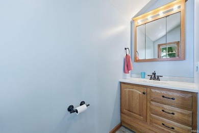 LAKEFRONT 4 bedrooms, 3 full baths with a wonderful view on - photo 17