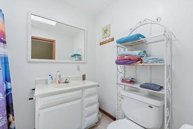 LAKEFRONT 4 bedrooms, 3 full baths with a wonderful view on - photo 18