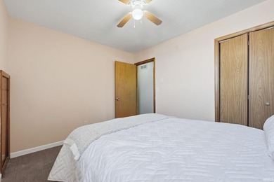 LAKEFRONT 4 bedrooms, 3 full baths with a wonderful view on - photo 24