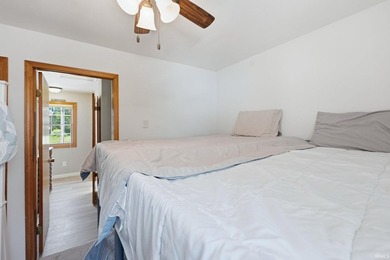 LAKEFRONT 4 bedrooms, 3 full baths with a wonderful view on - photo 27