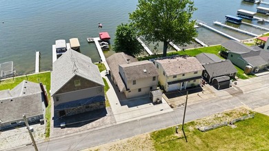 LAKEFRONT 4 bedrooms, 3 full baths with a wonderful view on - photo 30