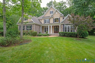 Lovely custom-built home presents a rare opportunity to - photo 1